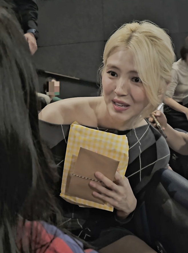 ▲ 한소희. 출처ㅣ이로은 어머니 SNS