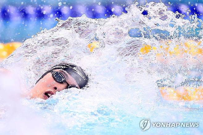 역영하는 황선우 (도쿄=연합뉴스) 윤동진 기자 = 20일 도쿄 아쿠아틱스 센터에서 열린 2026 아이치·나고야 아시안게임 수영 남자 100m 자유형 결승. 한국 황선우가 역영하고 있다. 2026.9.20 mon@yna.co.kr
