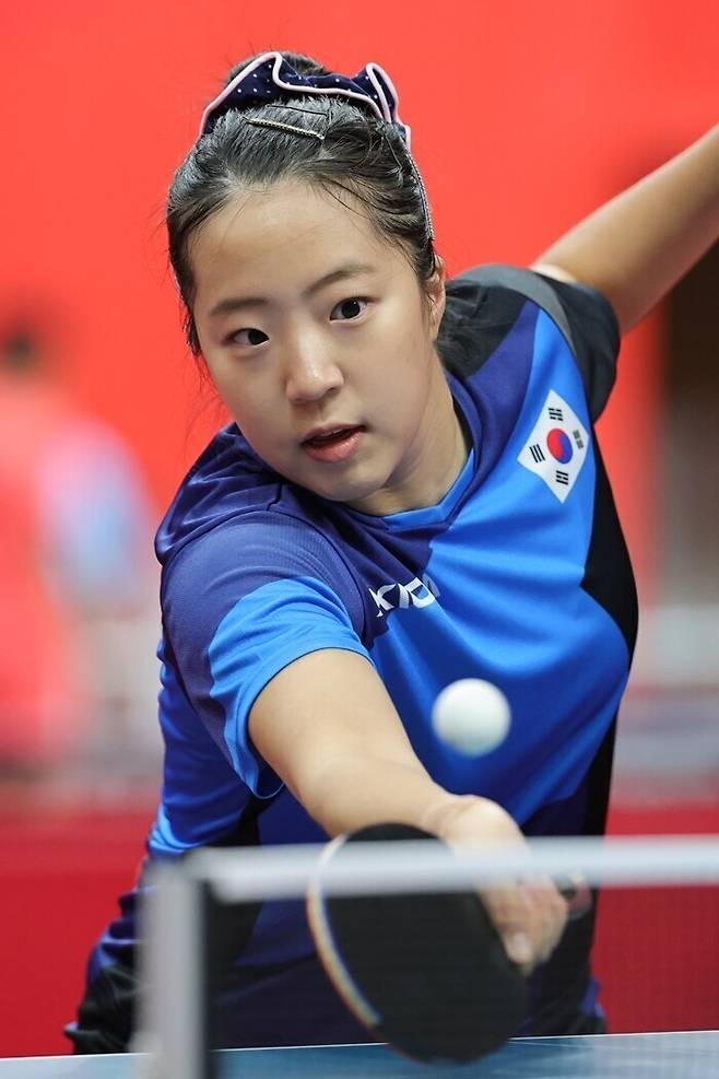 ▲ 23일 일본 아이치현 스카이홀에서 열린 2026 아이치·나고야 아시안게임 탁구 혼합복식 2라운드 대한민국 임종훈-신유빈과 카타르의 경기. 대한민국 신유빈이 공격하고 있다. ⓒ연합뉴스