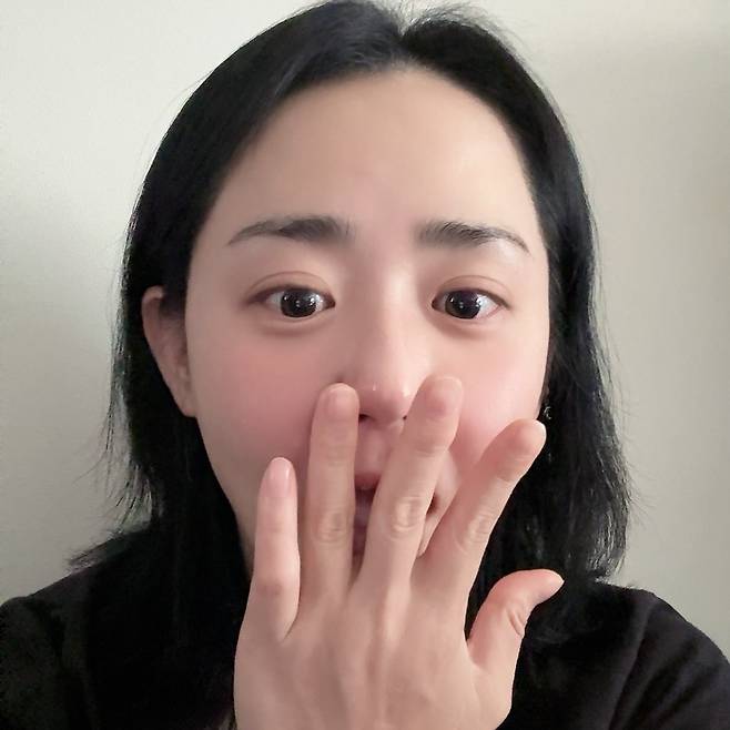 Actress Moon Geun-young shared an update ahead of the Chuseok holiday.On the 23rd, Moon Geun-young posted several photos along with the caption, Have a happy Chuseok, everyone ♥.In the photos, Moon Geun-young looks at the camera with a simple, makeup-free face, making various expressions.She revealed her approachable charm with playful poses, such as resting her chin on her hand while pouting or covering her mouth with her hand.She boasted a youthful appearance that made it hard to believe she is 39 years old.Last July, Moon Geun-young announced through a handwritten letter that she had married theater actor Jung Pyung, who is seven years her senior. The couple quietly tied the knot over a family meal instead of a separate wedding ceremony.Born in 1987, Moon Geun-young made her debut in 1999 with the film *On the Road*. She made her mark on television by playing the younger version of Song Hye-kyo in the drama *Autumn in My Heart*. She subsequently made her presence felt in *The Empress*, and as the films *A Tale of Two Sisters*, *My Little Bride*, and *Dancers Love* became consecutive box office hits, she earned the title of Nations Little Sister.Photo = Moon Geun-young