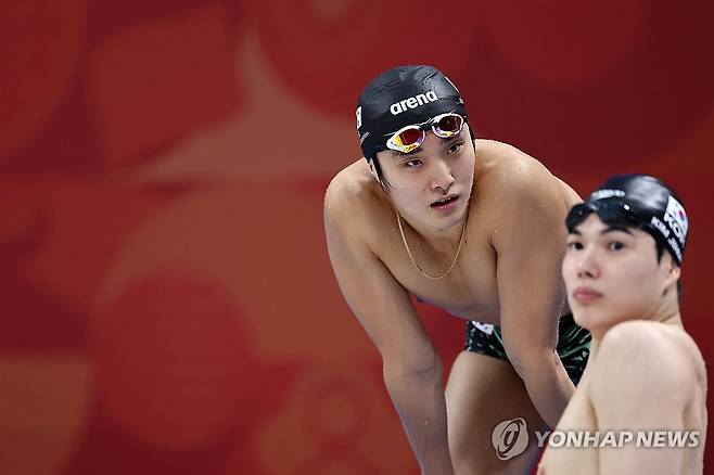 대화 나누는 김우민-김지훈 (도쿄=연합뉴스) 윤동진 기자 = 2026 아이치·나고야 아시안게임 경영 종목 경기를 하루 앞둔 19일 도쿄 아쿠아틱스 센터에서 한국 수영 김우민과 김지훈이 훈련 중 대화를 나누고 있다. 2026.9.19 mon@yna.co.kr