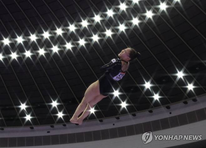 여서정 빛나는 연기 (나고야=연합뉴스) 이동해 기자 = 24일 일본 나고야 종합체육관 레인보우홀에서 열린 2026 아이치·나고야 아시안게임 기계 체조 여자 도마 결승에서 여서정이 1차 시기 연기를 펼치고 있다. 2026.9.24 eastsea@yna.co.kr