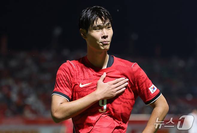 25일 오후 일본 나고야 미즈호 파크 럭비 필드에서 열린 2026 아이치·나고야 아시안게임 남자축구 8강 대한민국과 베트남의 경기, 대한민국 이영준이 팀의 세번째 골을 넣고 기뻐하고 있다. 2026.9.25 ⓒ 뉴스1 김도우 기자