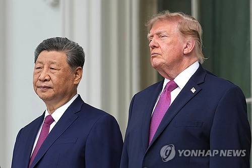 24일(현지시간) 시진핑 중국 국가주석(좌)과 도널드 트럼프 미 대통령 [AP=연합뉴스]
