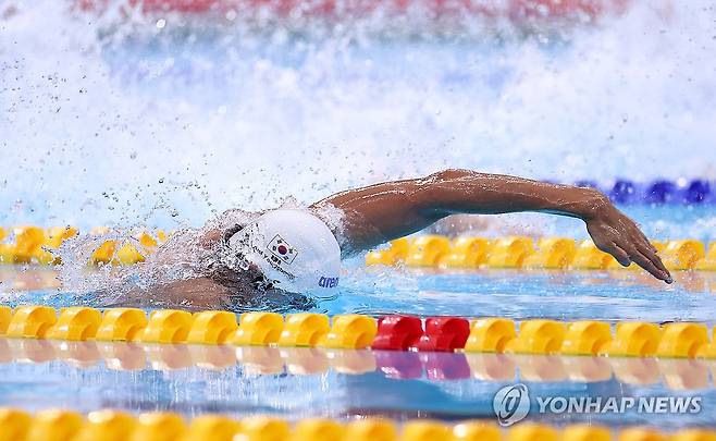 역영하는 김영범 (도쿄=연합뉴스) 윤동진 기자 = 21일 도쿄 아쿠아틱스 센터에서 열린 2026 아이치·나고야 아시안게임 수영 남자 50m 개인 자유형 결승.  금메달을 획득한 한국 김영범이 물살을 가르고 있다. 2026.9.21 mon@yna.co.kr