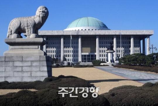 국회의사당 전경. 경향신문 자료사진