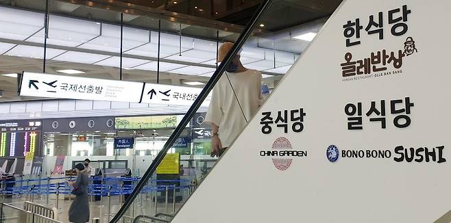 썰렁한 제주공항 4층 식당가 [연합뉴스 자료사진]