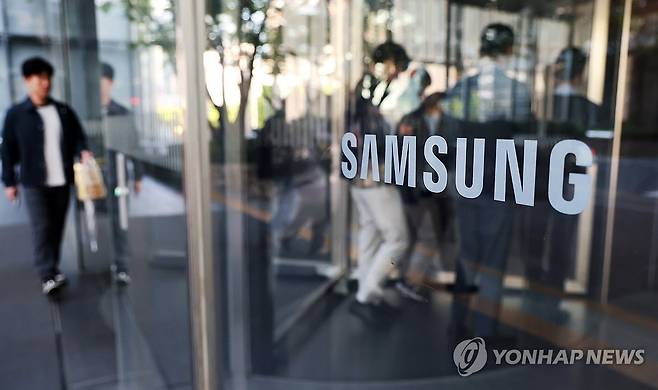 출근길 서울 삼성전자 서초사옥 [연합뉴스 자료사진]