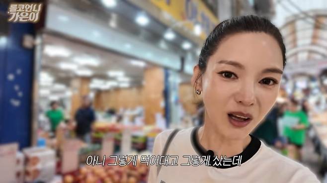 Actress Jung Ga-eun broke out in a cold sweat when she nearly ate and ran at a market.On the 28th, a video titled What Does 171cm, 50kg, 49-Year-Old Jung Ga-eun Eat at the Market? [Guri Market Edition] was posted on the YouTube channel Roller Coaster Unnie Ga-eun.On this day, Jung Ga-eun visited Guri Market near her home. She said, I lived in Guri for five years but didnt know about this place. I came near here while looking for an English academy, but Ive never actually been inside the market.Upon entering the market, Jung Ga-eun looked around at various items and reminisced. She marveled, There really isnt anything missing. There are even cosmetics. She continued, Kids these days wear a lot of makeup, dont they? We didnt back in my day. We only started wearing makeup when we became college students.In the meantime, Jung Ga-eun spotted a mannequin wearing a hat and asked the production crew, Dont these look like me? When the production crew didnt answer immediately, she pointed to a mannequin and asked again, Doesnt this one look like me? drawing laughter. The crew chimed in, It does look a bit like him.Jung Ga-eun was previously known as a Song Hye-kyo lookalike and earned the nickname Rollercoaster Goddess while appearing on tvNs *Rollercoaster*. Her signature bright energy was evident even as she playfully teased a mannequin about her lookalike in the middle of a market.In front of a snack bar, she couldnt hide her delight at seeing tteokbokki. Jung Ga-eun ordered the tteokbokki, saying, I cant stand garaetteok (long, cylindrical rice cakes). When bean sprouts were placed on top of the tteokbokki, she was surprised, asking, Do bean sprouts and tteokbokki go well together? Its the first time Ive seen that.After finishing her meal, Jung Ga-eun said, I was sweating profusely while eating the tteokbokki. It was delicious. At that moment, a merchant stopped her, saying, Im sorry, but you havent paid yet. Startled, Jung Ga-eun quipped, Im sorry. I almost ran off without paying. I thought you were coming over to ask me to take a picture.Meanwhile, Jung Ga-eun is raising her daughter alone following her divorce. She has previously shared stories of financial hardship due to fluctuating income and her experience trying her hand at being a taxi driver. Currently, she continues her acting career, focusing on theater, while communicating with the public through social media and YouTube.