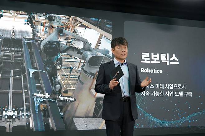 이규석 현대모비스 사장이 '2025 CEO 인베스터 데이'에서 발표를 하고 있다.[사진=현대모비스]