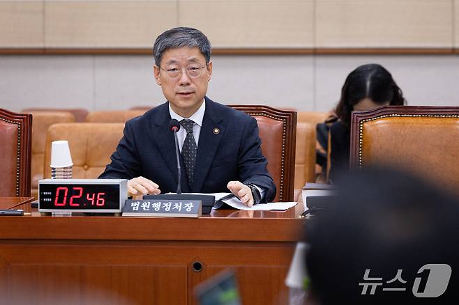 노경필 법원행정처장이 28일 서울 여의도 국회에서 열린 제439회 국회(정기회) 법제사법위원회 제8차 전체회의에 출석해 의원들의 긴급 현안질의에 답하고 있다. 2026.9.28 ⓒ 뉴스1 유승관 기자