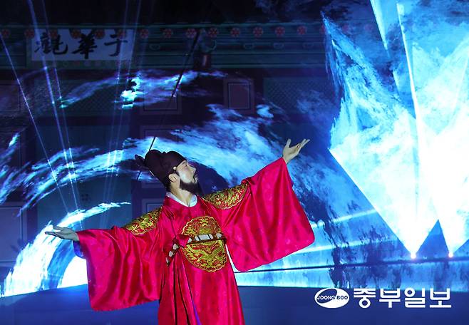 29일 오후 수원시 화성행궁에서 진행된 제63회 수원화성문화제 프레스데이에서 야화 1장 공연이 진행되고 있다. 임채운기자