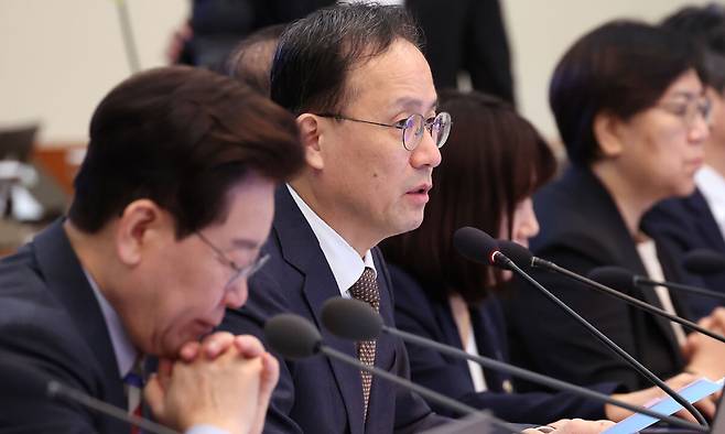 이형일 부총리 겸 재정경제부 장관이 29일 청와대에서 열린 이재명 대통령 주재 국무회의에서 발언하고 있다. 연합
