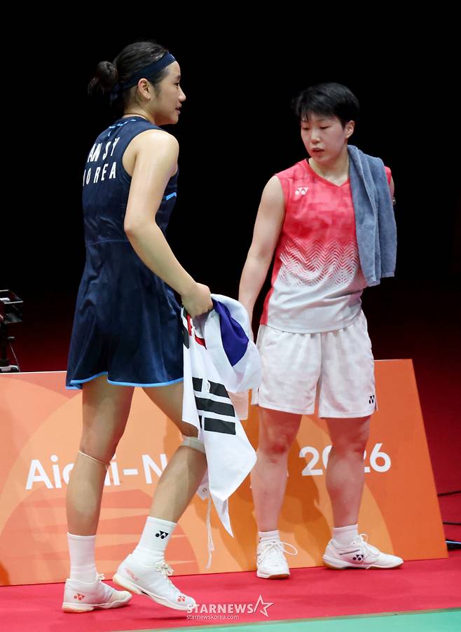 안세영이가 29 일 일본 이치노미야 시립체육관에서 열린 2026 아이치·나고야 아시안게임 배드민턴 여자단식 결승전에서 일본 야마구치 아카네를 2-0으로 셧아웃시키고 금메달을 차지했다.  2026.09.29.  안세영이가 29 일 일본 이치노미야 시립체육관에서 열린 2026 아이치·나고야 아시안게임 배드민턴 여자단식 결승전에서 일본 야마구치 아카네를 2-0으로 셧아웃시키고 금메달을 차지했다.  2026.09.29. /사진=강영조 cameratalks@