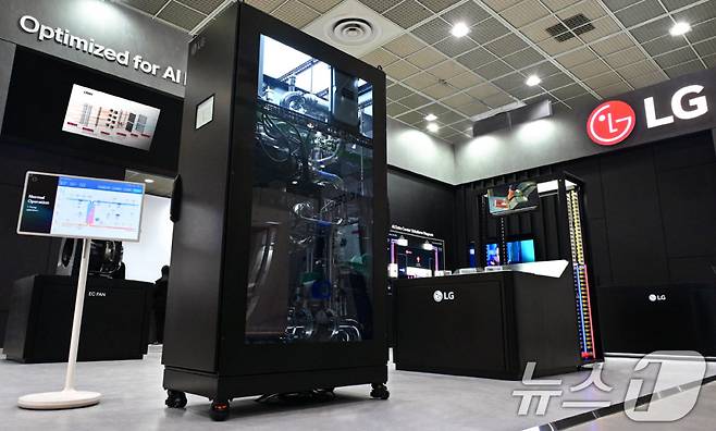 LG전자의 AI 데이터센터용 냉각수 분배 장치(CDU). 뉴스1