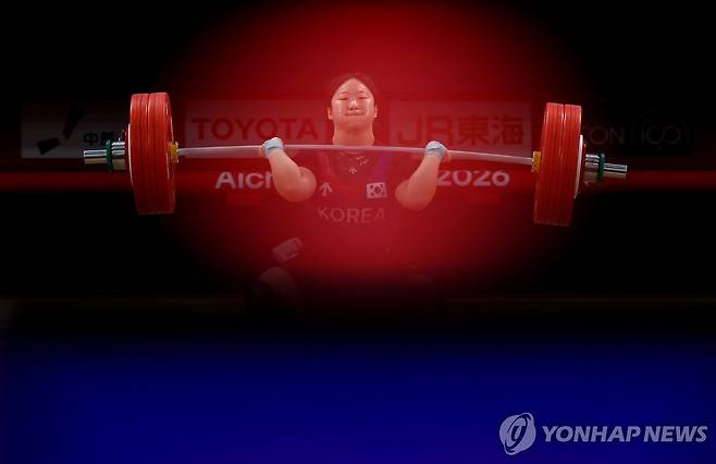 역도 전희수의 힘찬 도전 [로이터=연합뉴스]