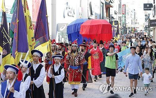 초정약수축제 때 펼쳐진 어가행차의 모습 [청주시 제공. 재판매 및 DB 금지]