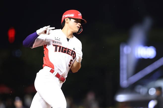 지난 29일 KT 위즈와 홈 경기에서 1회말 시즌 41호 홈런을 터트린 김도영. KIA 타이거즈 제공