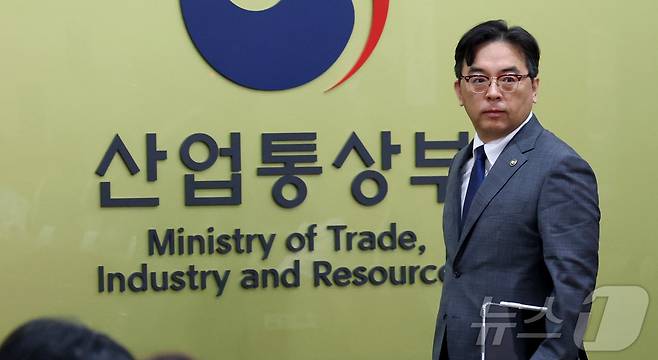 박정성 산업부 통상교섭본부장이 26일 세종시 정부세종청사에서 열린 통상추진위원회에 참석하고 있다. 2026.8.26 ⓒ 뉴스1 김기남 기자