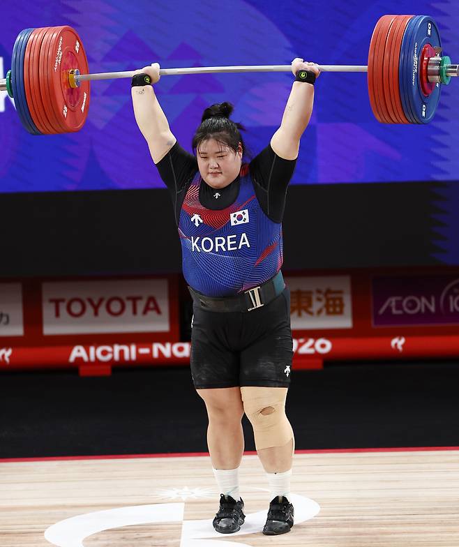 박혜정, 용상 2차 시기 167kg 성공

    (나고야=연합뉴스) 윤동진 기자 = 29일 일본 아이치현 나고야 중소기업진흥회관에서 열린 2026 아이치·나고야 아시안게임 여자 역도 86㎏ 이상급 경기 결승. 한국 박혜정이 용상 2차 시기 167kg을 성공하고 있다.   박혜정은 인상 133㎏, 용상 167㎏, 합계 300㎏로 2위를 차지했다.  2026.9.29

    mon@yna.co.kr

(끝)





<저작권자(c) 연합뉴스, 무단 전재-재배포, AI 학습 및 활용 금지>