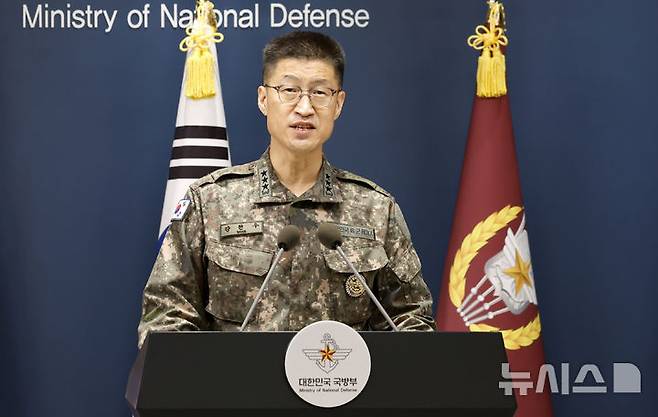 [서울=뉴시스] 김혜진 기자 = 강현우 합참 작전본부장이 30일 서울 용산구 국방부에서 비무장지대(DMZ) 지뢰 폭발 관련해 입장을 발표하고 있다. 2026.09.30. jini@newsis.com