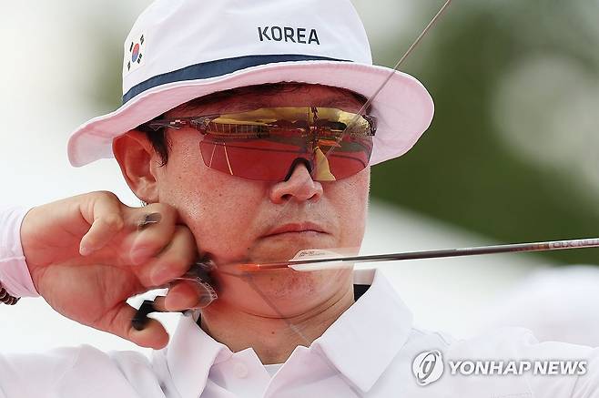 동메달을 향해 (오카자키[일본]=연합뉴스) 윤동진 기자 = 30일 일본 아이치현 오카자키 중앙종합공원 다목적광장에서 열린 2026 아이치·나고야 아시안게임 양궁 컴파운드 남자 단체 동메달 결정전 한국 대 대만 경기. 한국 최용희가 활시위를 당기고 있다. 2026.9.30 mon@yna.co.kr