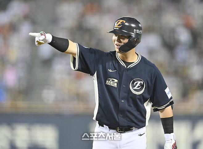 한화 허인서가 11일 서울 잠실구장에서 열린 2026 KBO 리그 올스타전 6회초 무사 1,2루 1타점 좌전안타를 친 후 환호하고 있다. 잠실 | 최승섭기자 thunder@sportsseoul.com