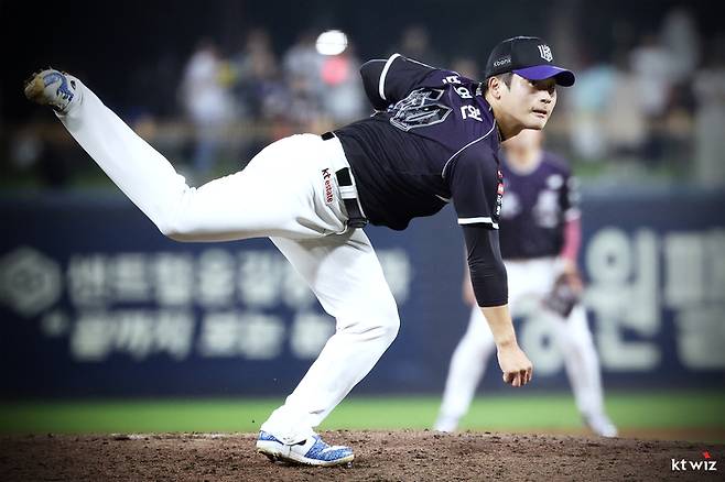 KT 박영현이 29일 광주-기아 챔피언스 필드에서 열린 2026 KBO리그 정규시즌 KIA전에서 역투하고 있다. 사진 | KT 위즈