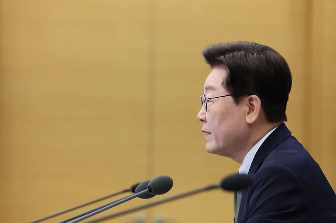 이재명 대통령이 1일 청와대에서 열린 수석보좌관회의에서 발언하고 있다. 청와대통신사진기자단