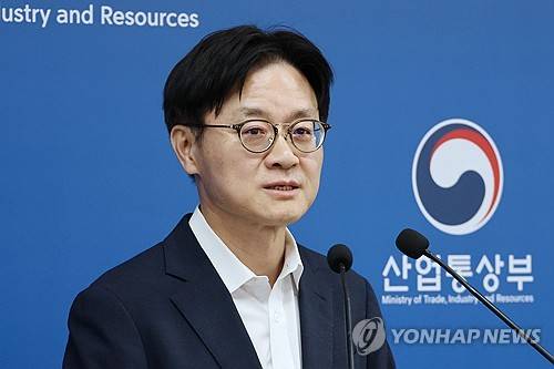 대미 투자 프로젝트 설명하는 김정관 산업부 장관 (세종=연합뉴스) 김주성 기자 = 김정관 산업통상부 장관이 1일 세종시 정부세종청사에서 도널드 트럼프 미국 대통령이 발표한 한국의 대미 투자 프로젝트에 관해 설명하고 있다. 2026.10.1 utzza@yna.co.kr