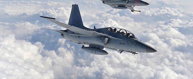 T-50을 기반으로 만든 국산 초음속경공격기 FA-50. KAI