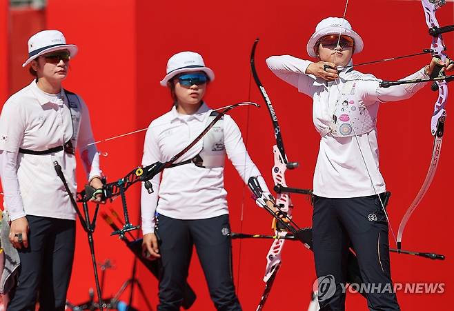 금메달 정조준 (오카자키[일본]=연합뉴스) 임화영 기자 = 2일 일본 아이치현 오카자키 중앙종합공원 다목적광장에서 열린 2026 아이치·나고야 아시안게임 양궁 리커브 여자 단체전 대한민국과 인도의 결승. 한국 오예진이 활시위를 당기고 있다. 2026.10.2 hwayoung7@yna.co.kr