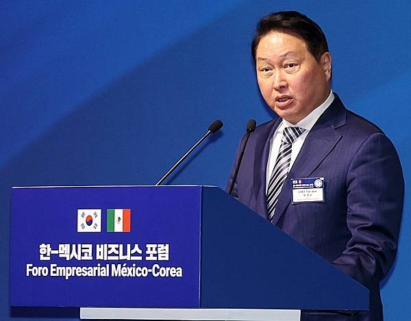 최태원 대한상공회의소 회장이 25일(현지시간) 멕시코시티 월드트레이드센터에서 이재명 대통령이 참석한 가운데 열린 한-멕시코 비즈니스 포럼에서 환영사를 하고 있다. 2026.9.26./사진=연합뉴스