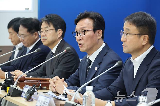 김민석 더불어민주당 대표가 지난 8월 19일 부산 동구 민주당 부산시당에서 열린 현장 최고위원회의에서 발언하고 있다. 2026.8.19 ⓒ 뉴스1 신웅수 기자
