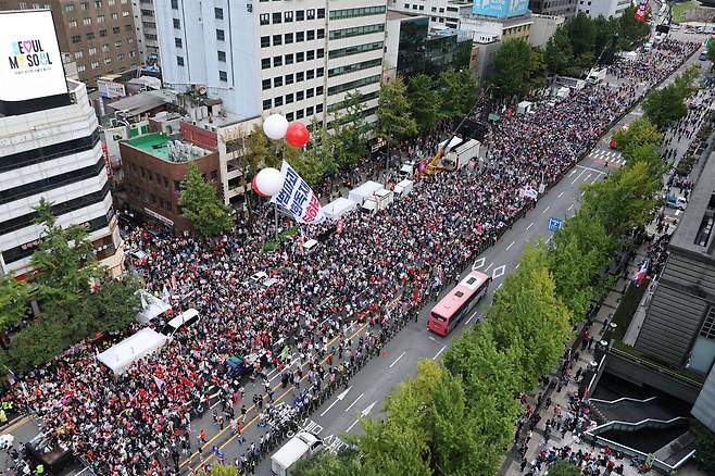 기사 내용과 관련없는 참고사진. 지난해 서울 중구 대한문 앞에서 국민의힘 주최 사법파괴 입법독재 국민 규탄대회가 열리고 있는 모습. 2025.09.28 뉴시스