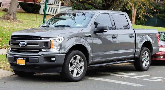 [서울=뉴시스] 뉴욕 퀸즈 베이사이드에 주차된 F-150 XLT.(출처: 위키피디아) 2025.03.13. *재판매 및 DB 금지