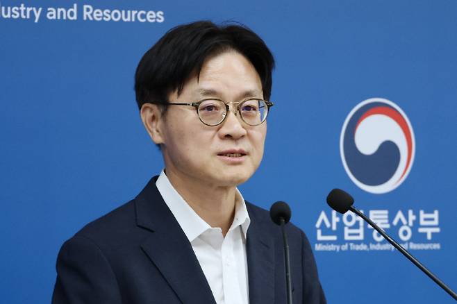 김정관 산업통상부 장관이 지난 1일 세종시 정부세종청사에서 도널드 트럼프 미국 대통령이 발표한 한국의 대미 투자 프로젝트에 관해 설명하고 있다. 연합뉴스