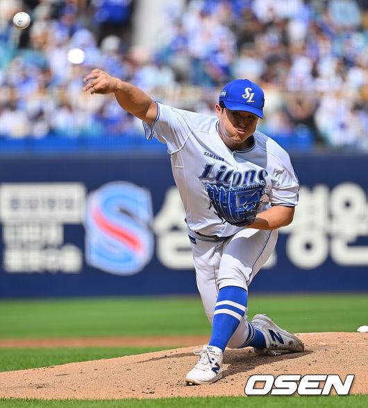[OSEN=대구, 이석우 기자] 3일 대구삼성라이온즈파크에서 2026 신한 SOL KBO 리그 삼성 라이온즈와 두산 베어스의 경기가 열렸다. 홈팀 삼성은 최원태가, 방문팀 두산은 최승용이 선발 출전했다. 삼성 라이온즈 선발 투수 최원태가 역투하고 있다. 2026.10.03 / foto0307@osen.co.kr