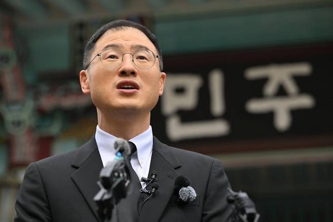 김상욱 울산시장이 28일 오전 전남광주 북구 운정동 국립5·18민주묘지에서 참배를 마친 뒤 취재진과 인터뷰하고 있다. 2026.9.28 뉴시스