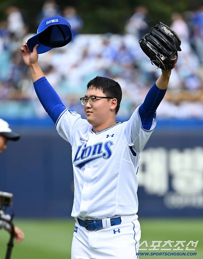3일 대구 삼성라이온즈파크에서 열린 두산과 삼성의 경기. 삼성의 2027 1차지명 신인 김민훈이 시구를 하고 있다. 대구=허상욱 기자wook@sportschosun.com/2026.10.03/