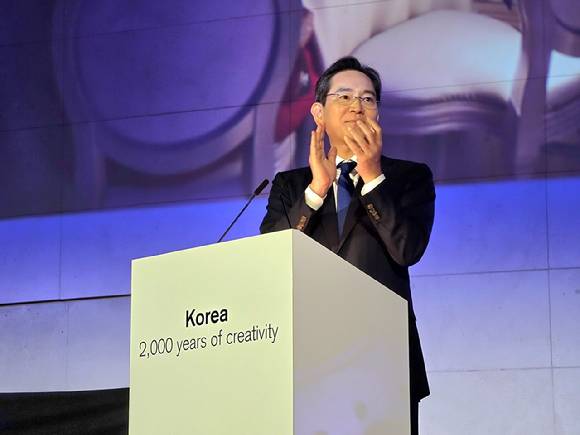 이재용 삼성전자 회장이 9월 30일(현지시간) 영국박물관에서 열린 KH컬렉션 순회전 갈라 디너에서 환영사를 하고 있다. [사진=삼성]
