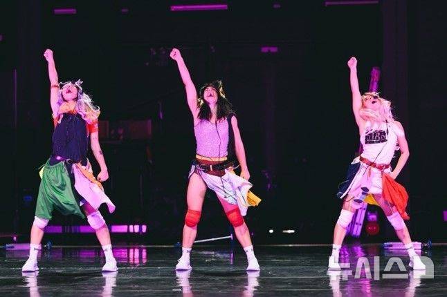 [서울=뉴시스]폐막작 'NO IM NOT' 공연. (사진=한국현대무용진흥회) 2026. 10. 02. photo@newsis.com