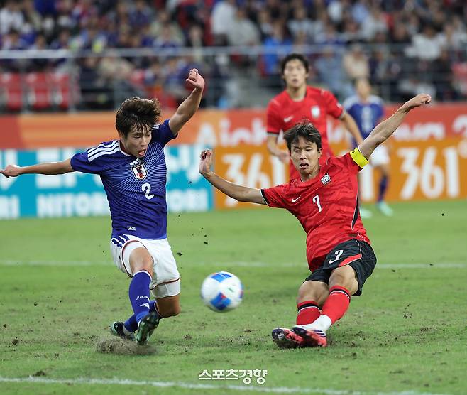 한국의 엄지성이 3일 일본 아이치현 도요타 스타디움에서 열린 2026 아이치·나고야 아시안게임 축구 남자 결승전 일본과 경기에서 골을 넣고 있다. 2026.10.3. 도요타|강윤중 선임기자