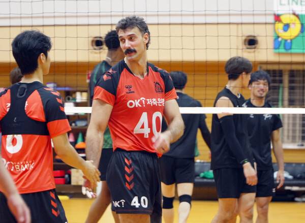러셀 "경기 시야 넓어졌다"…KOVO컵·정규리그 앞두고 전술 적응 집중.(사진제공=OK저축은행 배구단)