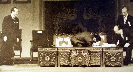 1974년 8월 15일 문세광이 국립극장서 열린 광복 29주년 기념식서 박정희 전대통령을 저격, 육영수 여사가 피격 사망한 사건. 〈사진=연합뉴스〉