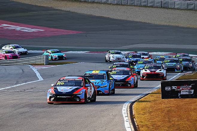FIA TCR 월드 투어 5라운드 레이스 3 스타트 장면. 사진ㅣ김학수 기자