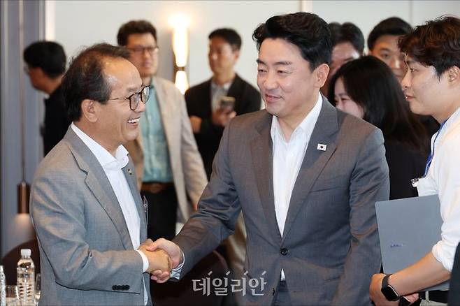 강훈식 대통령비서실장이 7월 3일 오후 서울 용산구 서울드래곤시티호텔에서 열린 더불어민주당 제22대 후반기 국회 대비 국회의원 워크숍에 참석하고 있다. ⓒ데일리안 홍금표 기자