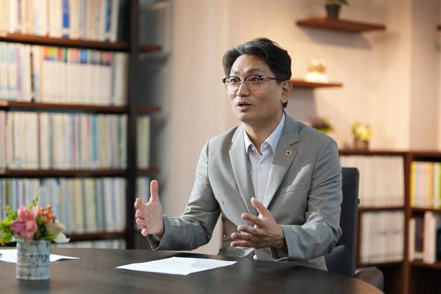 오중석 서울시의원이 5일 서울시의회 의원회관에서 디지털타임스와 인터뷰를 진행하고 있다. [김동준 기자]