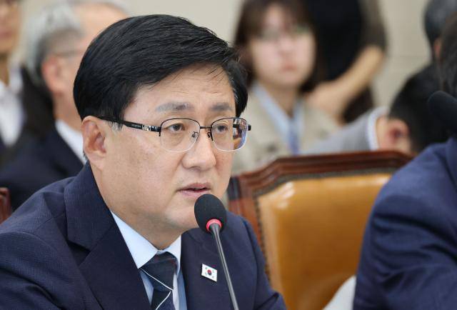 김성환 기후에너지환경부장관이 6일 국회에서 열린 기후에너지환경노동위원회 국정감사에서 의원 질의에 답변하고 있다. [사진=연합뉴스]