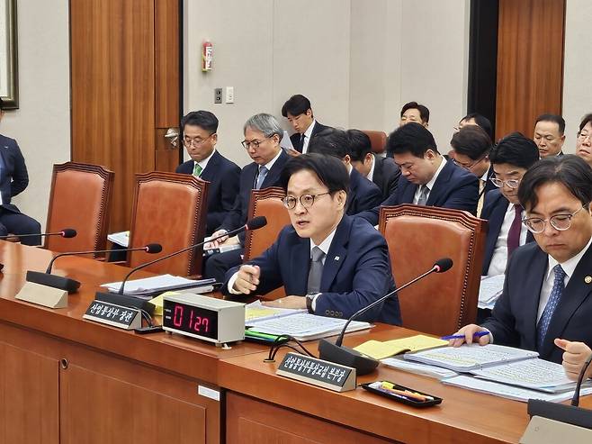 김정관 산업통상부 장관이&nbsp;6일 서울 여의도 국회에서 열린 산업통상자원중소벤처기업위원회 산업부 국정감사에서 질의에 답하고 있다. [사진=우현명 기자]